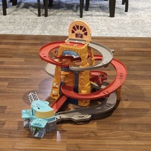 Disney Pixar Cars Radiator Springs Mountain Racetrack Playset